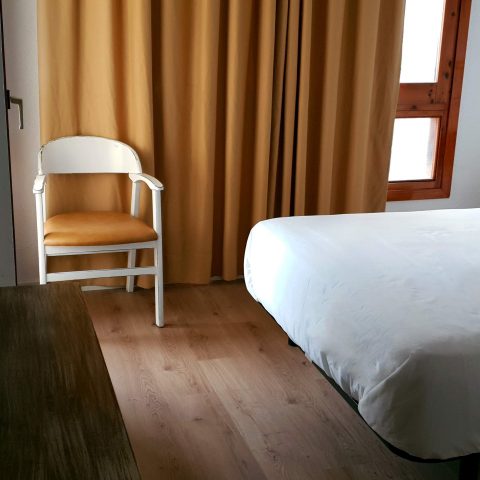 Wood laminate flooring